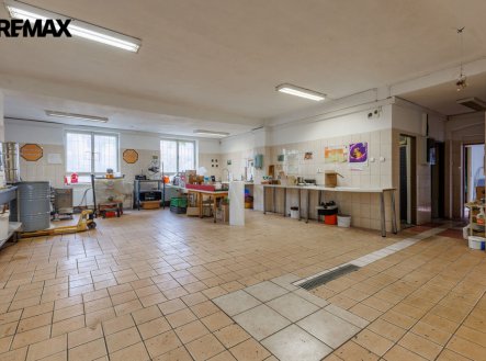 Prodej výrobní prostory, 2 017 m²