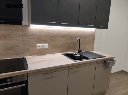 Pronájem bytu, 2+kk, 75 m²