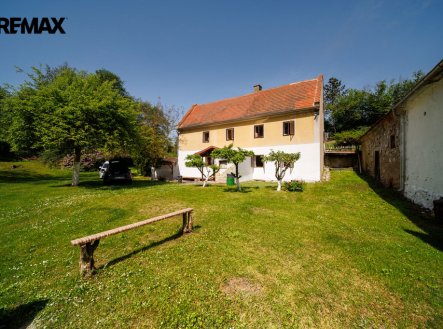 Prodej pozemku pro komerční výstavbu, 105 830 m²