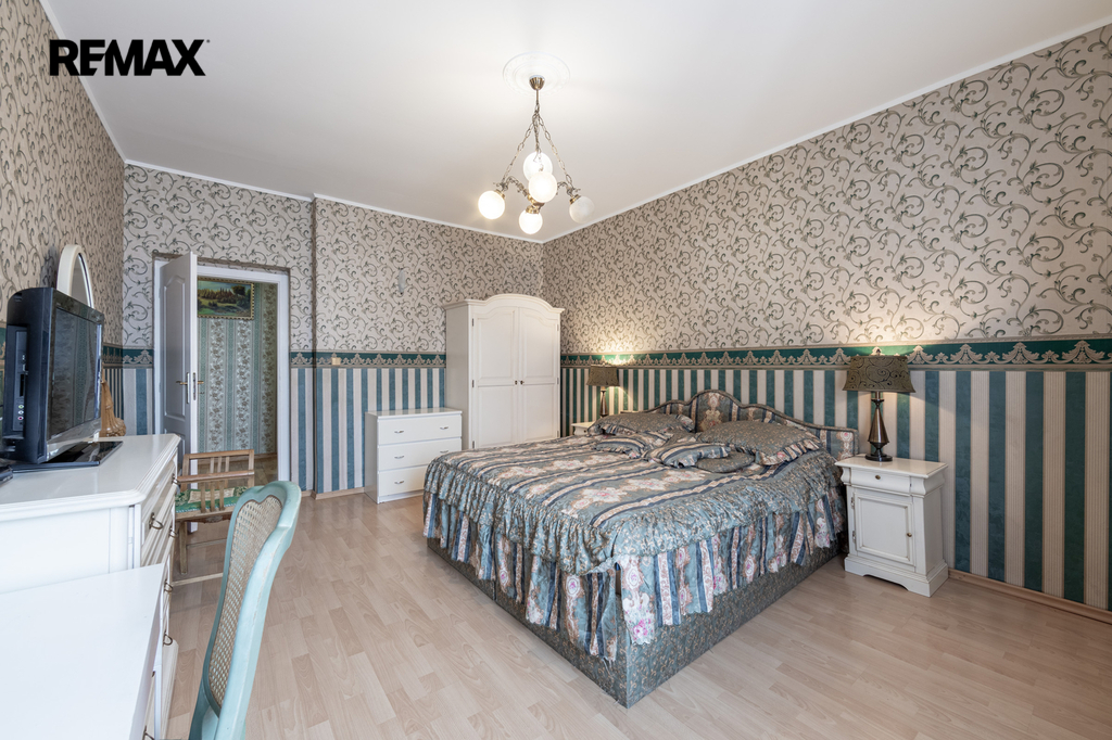 124a2704-hdr.jpg