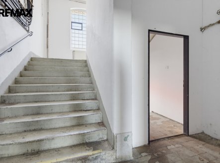 Pronájem výrobní prostory, 2 350 m²