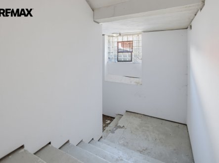 Pronájem výrobní prostory, 2 350 m²