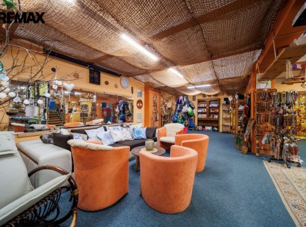 Pronájem obchodní prostory, 142 m²