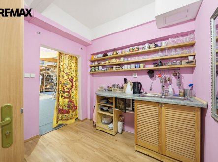 Pronájem obchodní prostory, 142 m²
