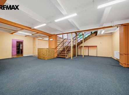 Pronájem obchodní prostory, 142 m²