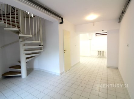 . | Pronájem - obchodní prostor, 100 m²