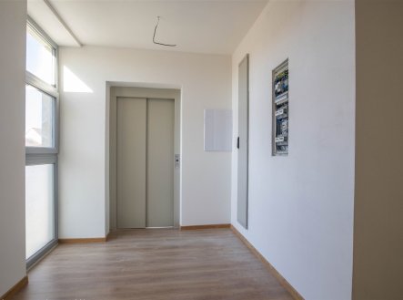 Pronájem bytu, garsoniéra, 63 m²