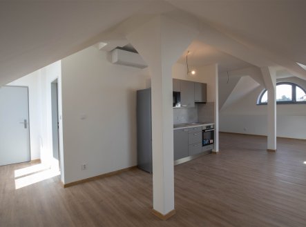Pronájem bytu, garsoniéra, 63 m²