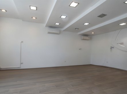 Pronájem obchodní prostory, 61 m²