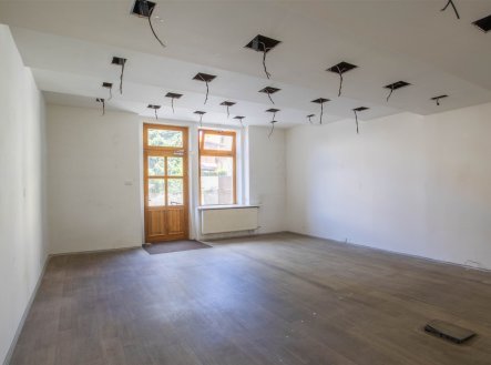 Pronájem obchodní prostory, 61 m²