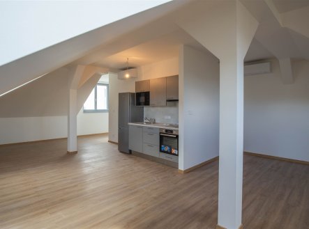 Pronájem bytu, garsoniéra, 63 m²
