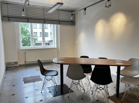 Pronájem kanceláře, 110 m²