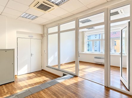 Pronájem kanceláře, 145 m²