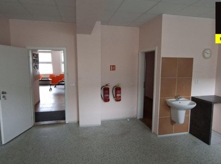 Pronájem komerčního objektu, jiný, 140 m²