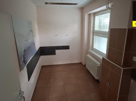 Pronájem komerčního objektu, jiný, 140 m²