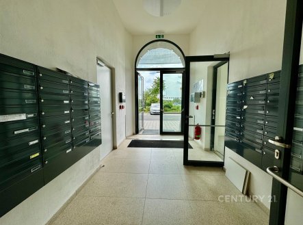 . | Pronájem bytu, 3+kk, 72 m²