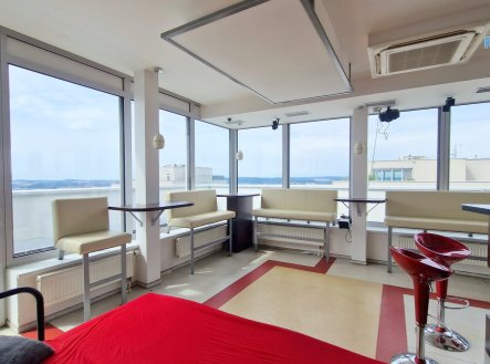 Pronájem obchodní prostory, 214 m²