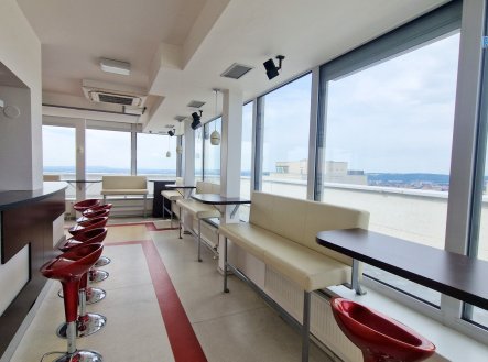 Pronájem obchodní prostory, 214 m²