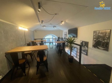 Pronájem obchodní prostory, 90 m²
