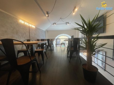 Pronájem obchodní prostory, 90 m²