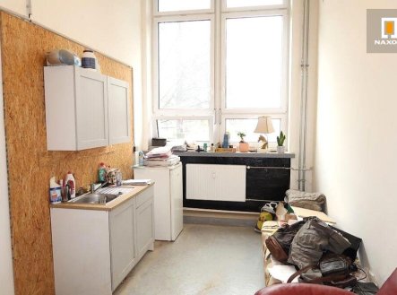 Pronájem skladu, 300 m²