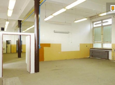 Pronájem skladu, 210 m²