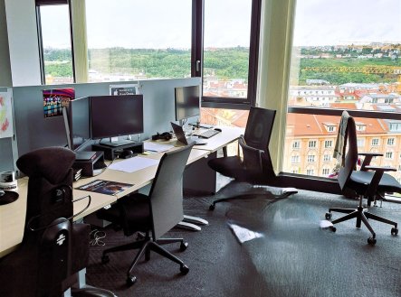 Pronájem kanceláře, 990 m²
