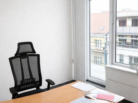 Pronájem kanceláře, 350 m²