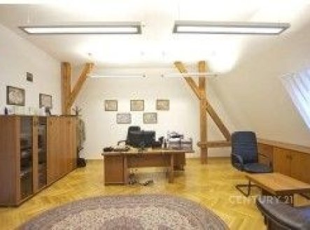 Pronájem kanceláře, 932 m²