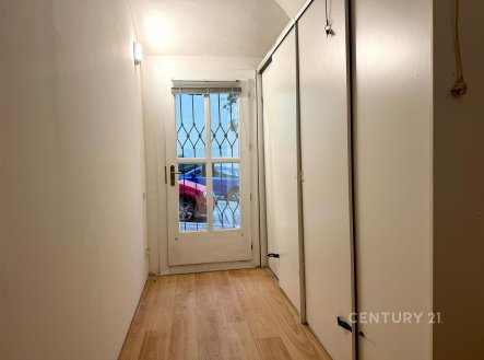 Pronájem bytu, atypický, 76 m²