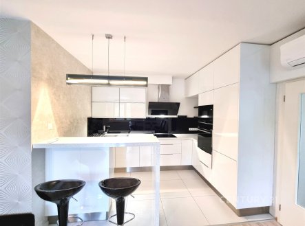 Pronájem bytu, 3+kk, 83 m²