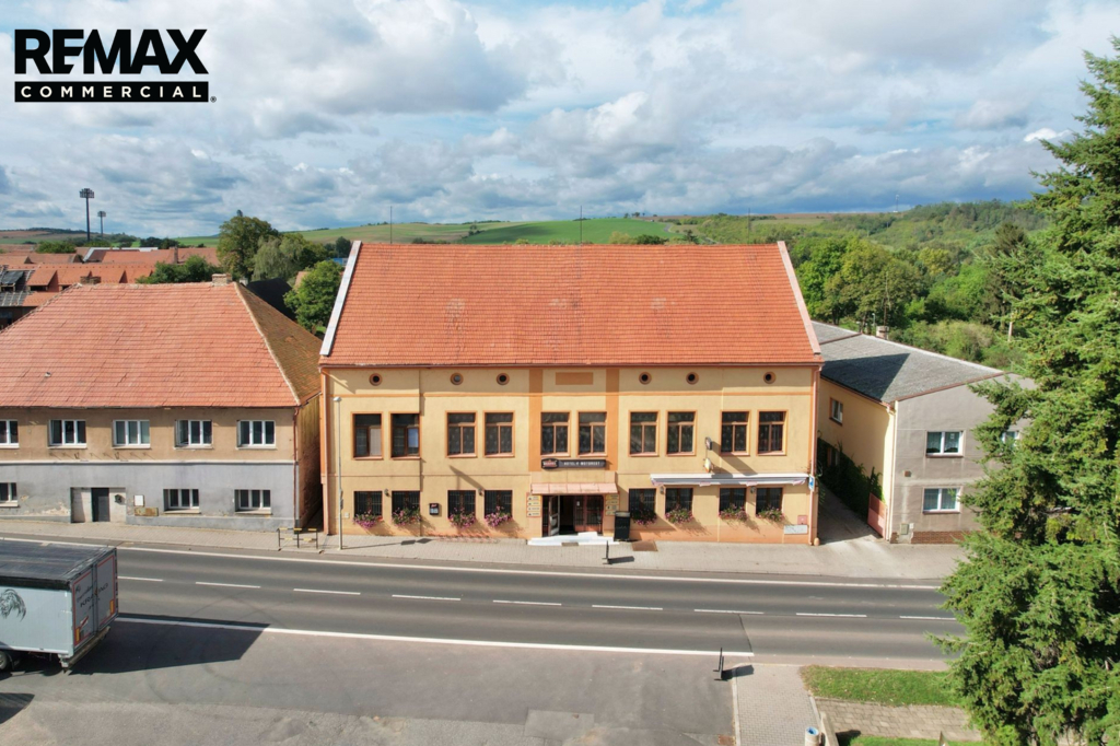 restaurace z náměstí
