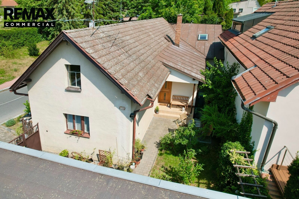 dům z dronu