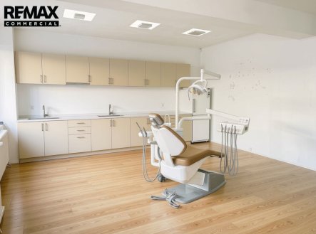 Pronájem obchodní prostory, 76 m²