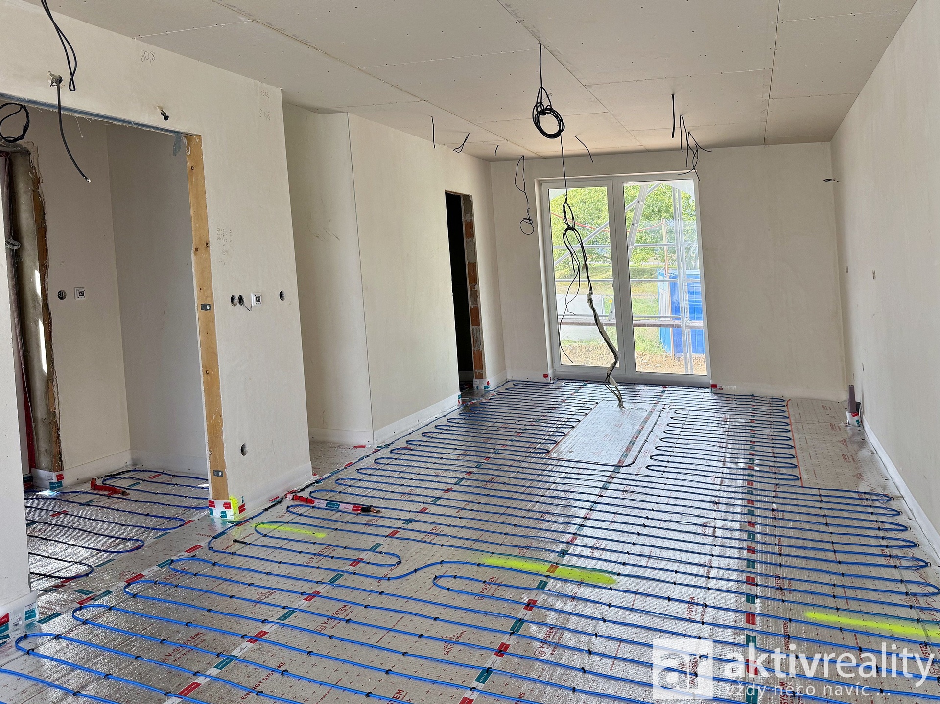 Obývací pokoj – podlahové topení před betonáží