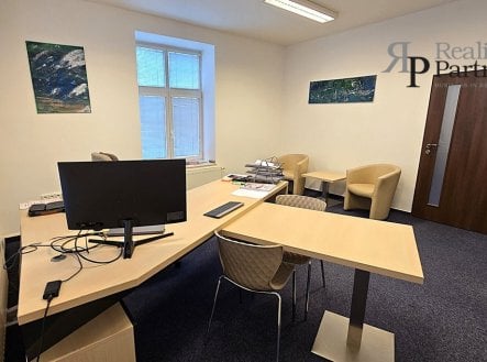 Pronájem kanceláře, 87 m²