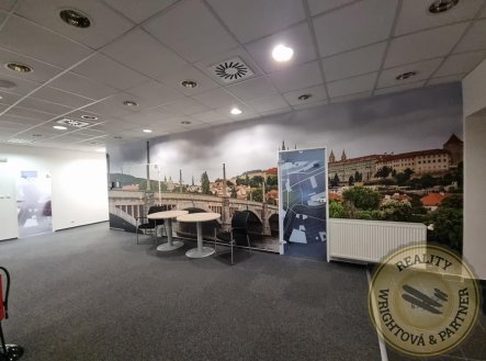Pronájem kanceláře, 714 m²