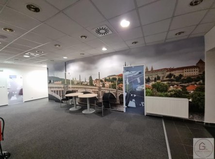 Pronájem kanceláře, 714 m²