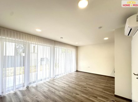 Pronájem bytu, 1+kk, 35 m²
