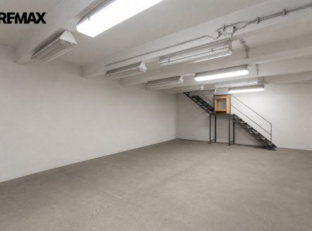 Pronájem skladu, 140 m²