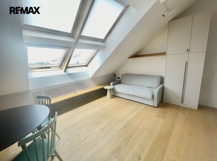 Pronájem bytu, 1+kk, 30 m²