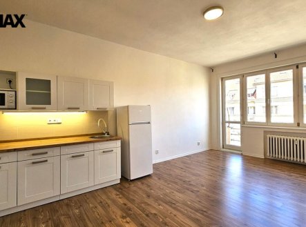 Pronájem bytu, 1+kk, 37 m²