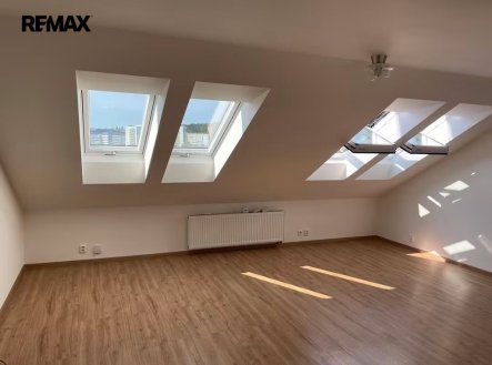 Pronájem bytu, 2+kk, 67 m²