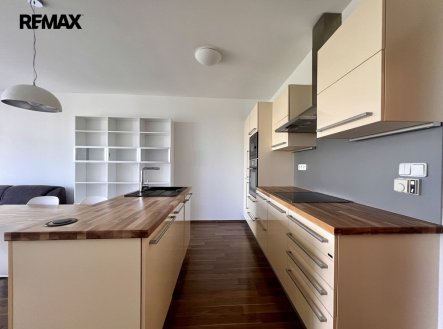 Pronájem bytu, 3+kk, 92 m²