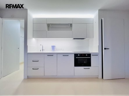 Pronájem bytu, 1+kk, 38 m²