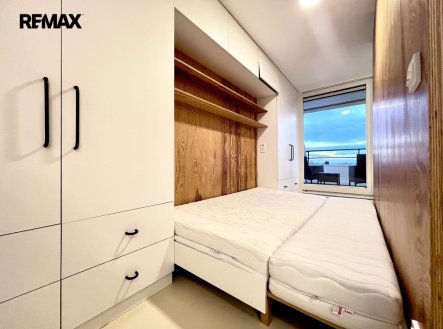 Pronájem bytu, 1+kk, 38 m²