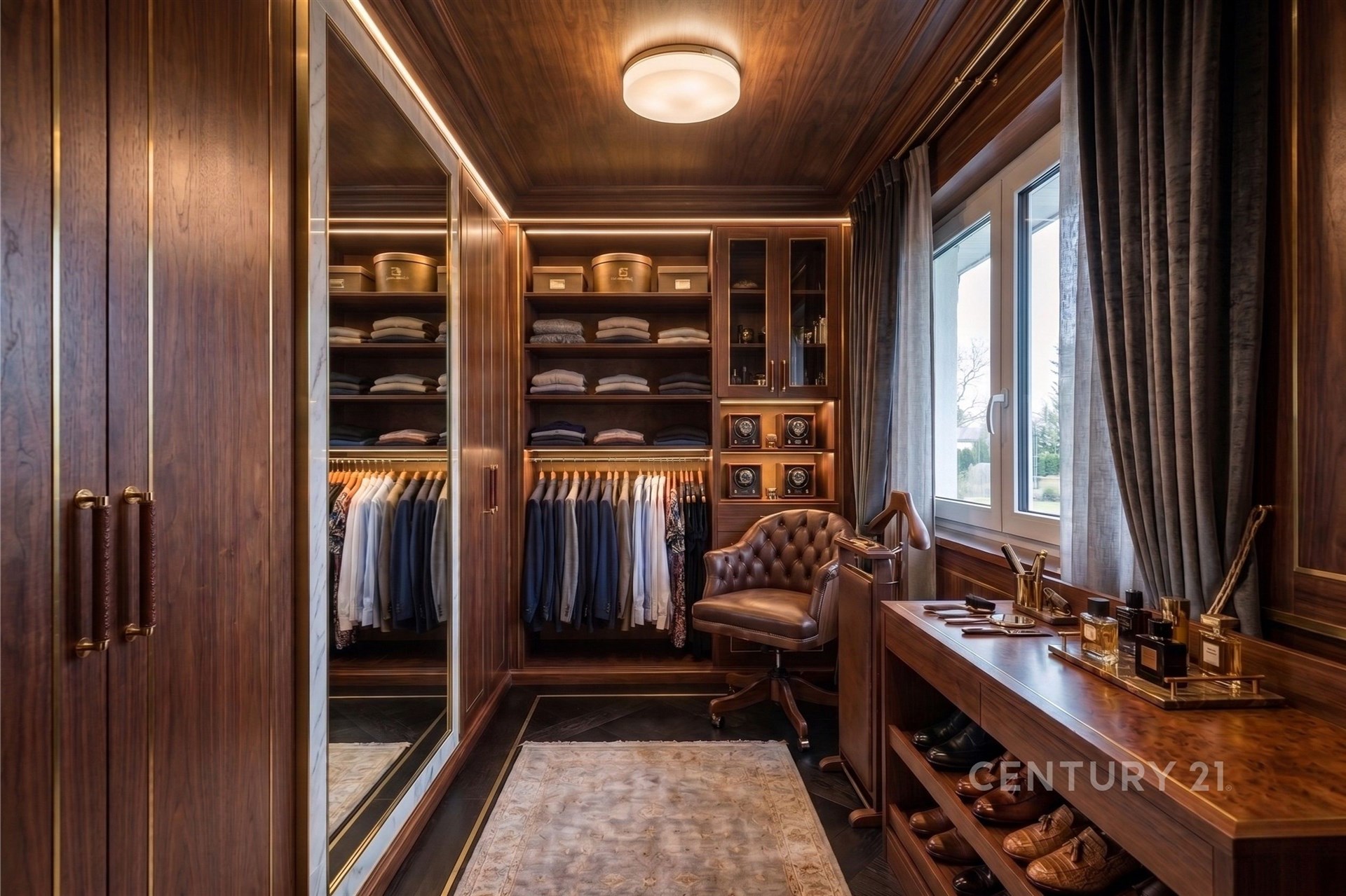 Vizualizace šatny s dřevěným obložením, vestavěné skříně a velké okno, elegantní a luxusní design poskytující dostatek úložného prostoru