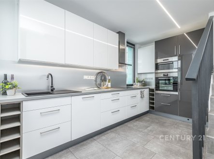 Pronájem bytu, 4+kk, 120 m²