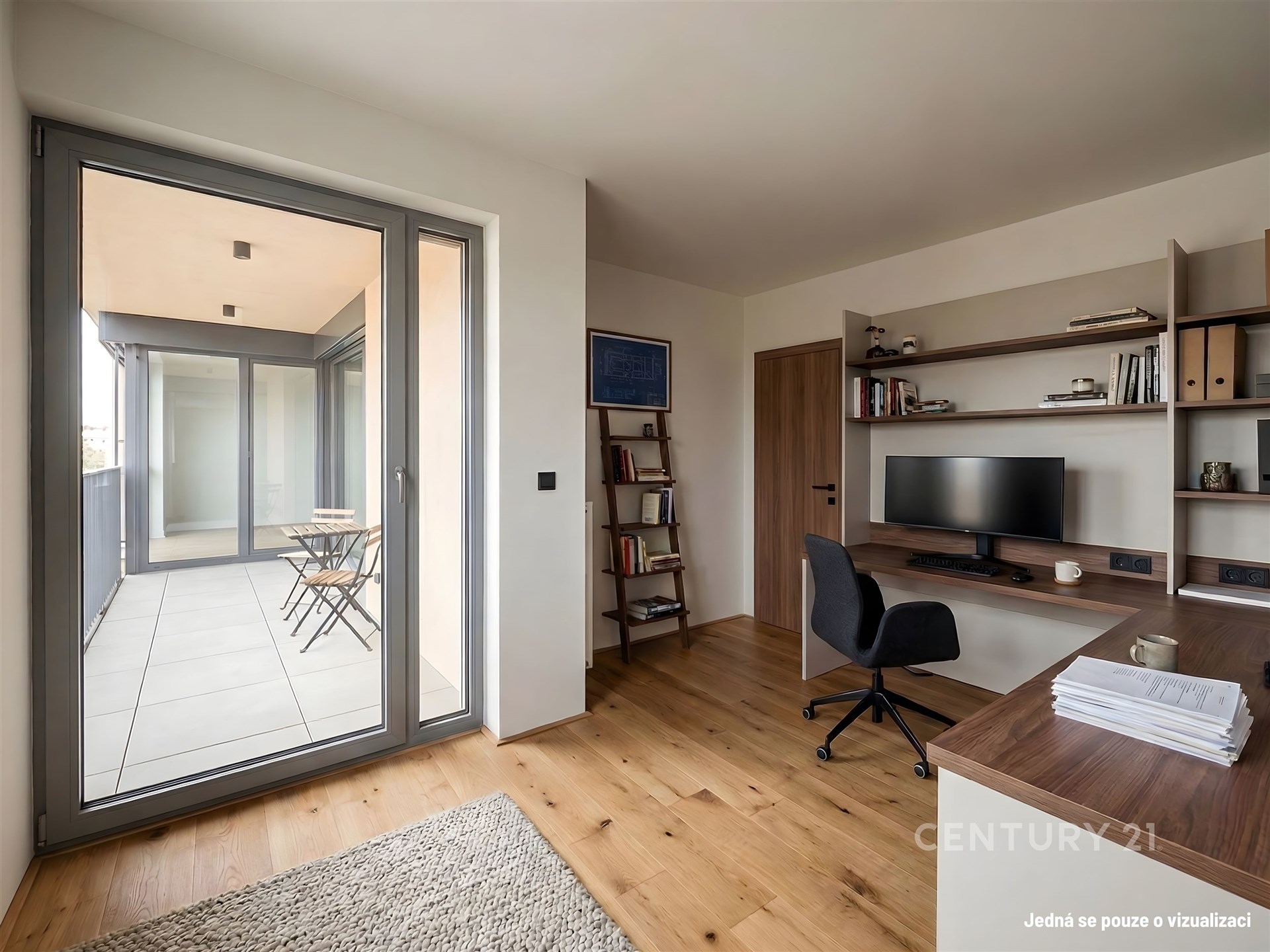 Domácí kancelář s parketovou podlahou, moderním nábytkem a velkými okny vedoucími na prostorný balkon nabízí světlé a klidné pracovní místo.