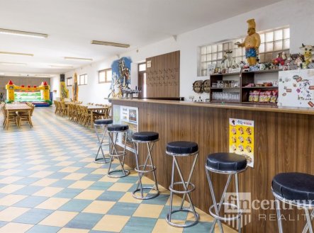 Prodej komerčního objektu, jiný, 1 698 m²